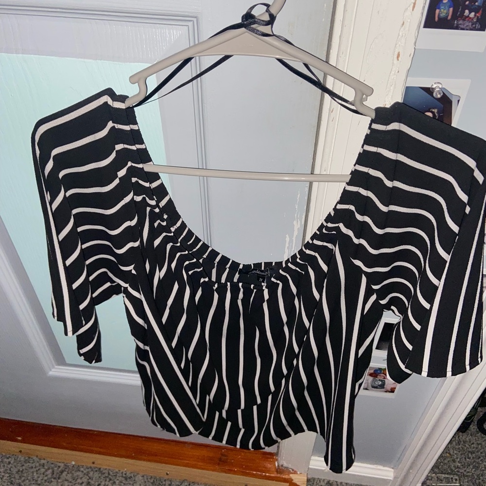 Black & white crop top